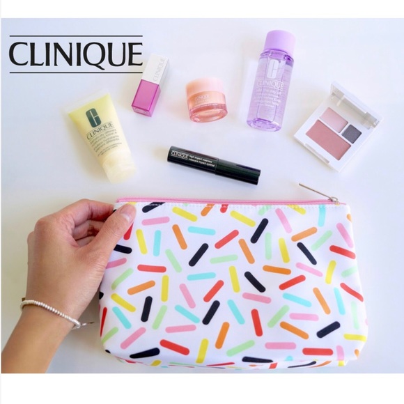 Clinique Cosmetic Bundle - Picture 1 of 8